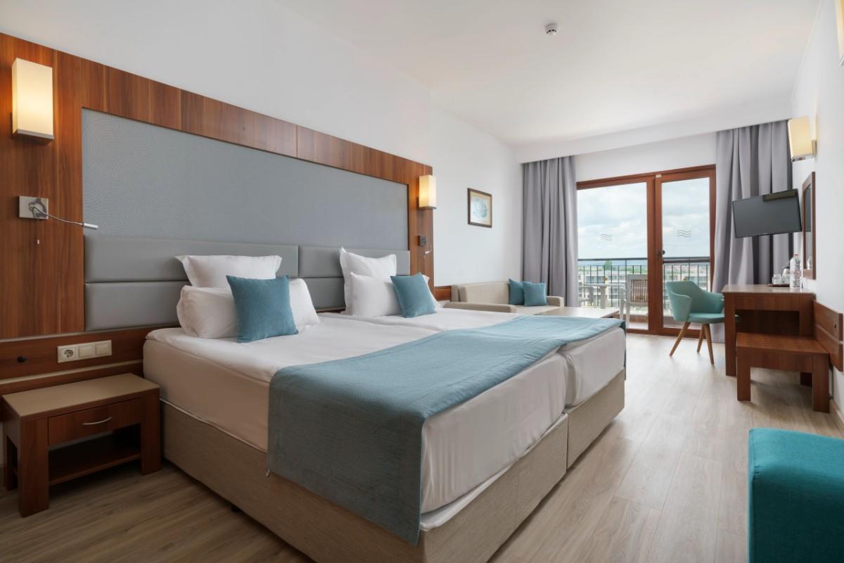 None  Alua Helios Bay Obzor