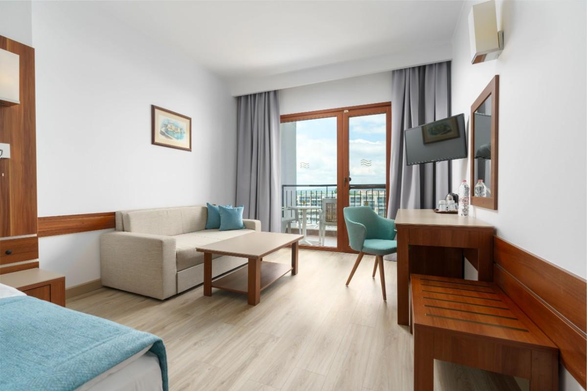 CAMERĂ DUBLĂ SUPERIOARĂ CU VEDERE LA PARC  Alua Helios Bay Obzor CAMERĂ DUBLĂ SUPERIOARĂ CU VEDERE LA PARC  Alua Helios Bay Obzor