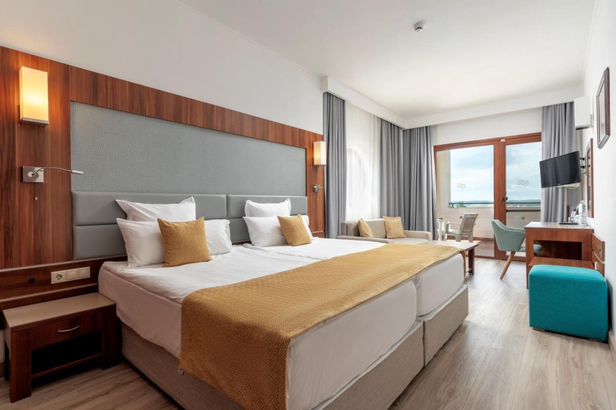 None  Alua Helios Bay Obzor